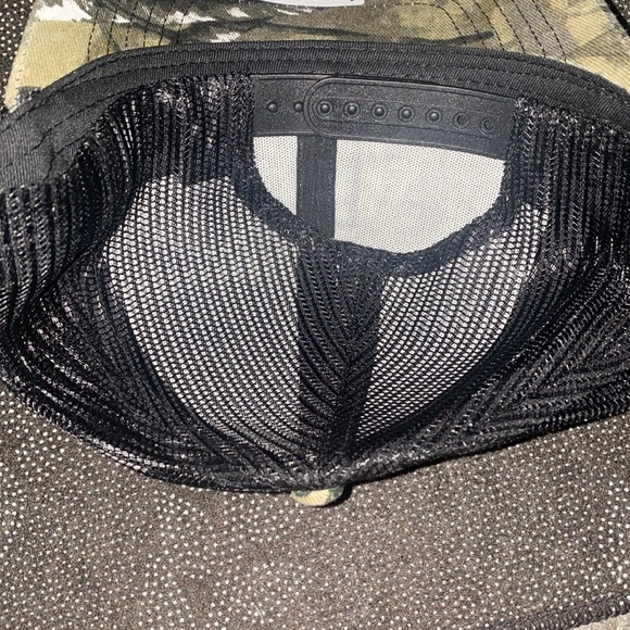 NWOT custom camo trucker hat. Plastic snap back closure - Picture 2 of 4